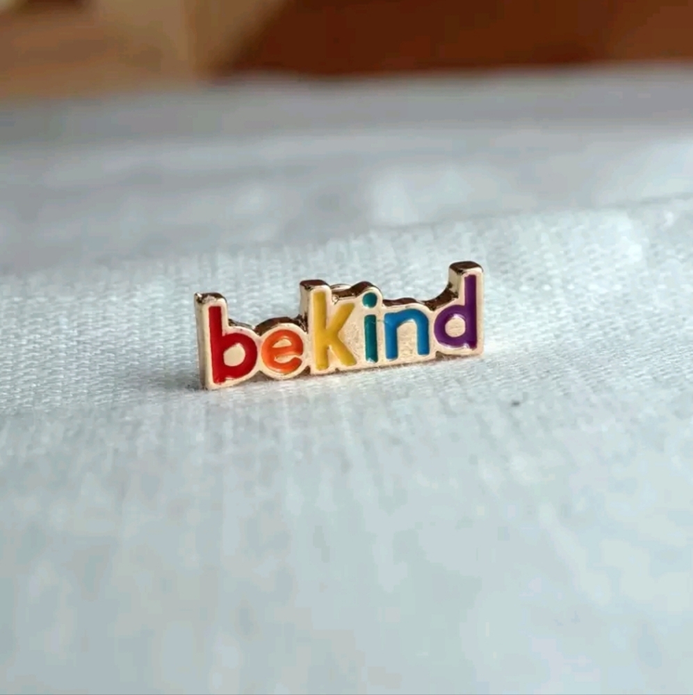 Colorful 'Be Kind' Pin